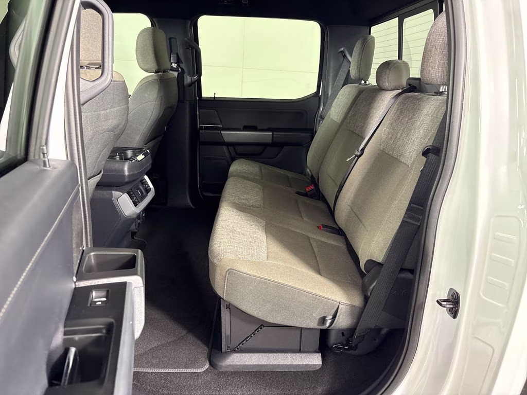 2024 Oxford White Ford F-150 XLT 4X4 Truck