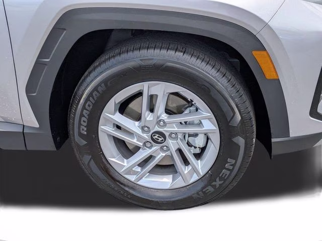 2025 Shimmering Silver Hyundai Tucson SE FWD SUV