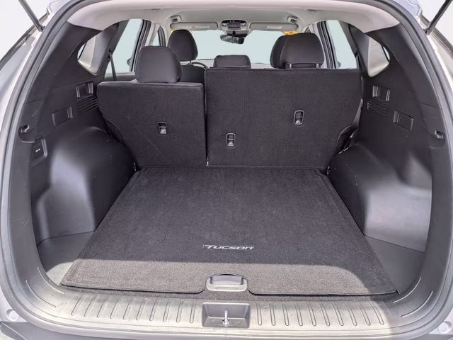 2025 Shimmering Silver Hyundai Tucson SE FWD SUV