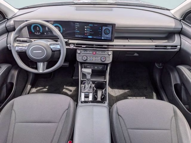 2025 Shimmering Silver Hyundai Tucson SE FWD SUV