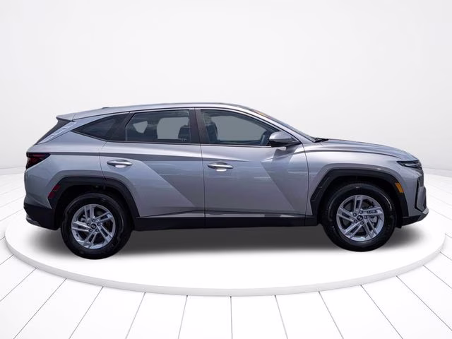 2025 Shimmering Silver Hyundai Tucson SE FWD SUV