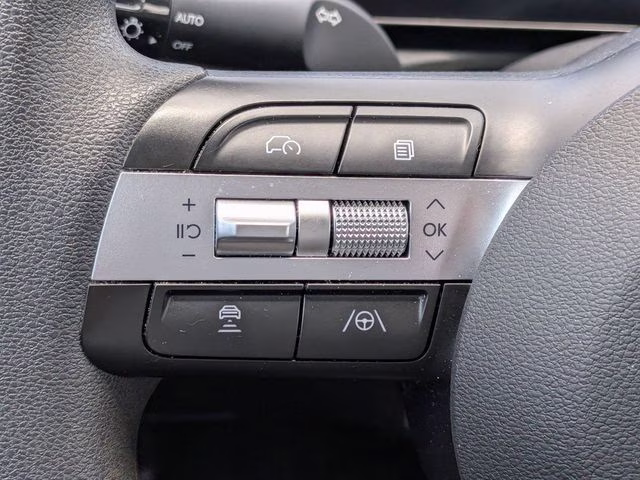 2025 Shimmering Silver Hyundai Tucson SE FWD SUV
