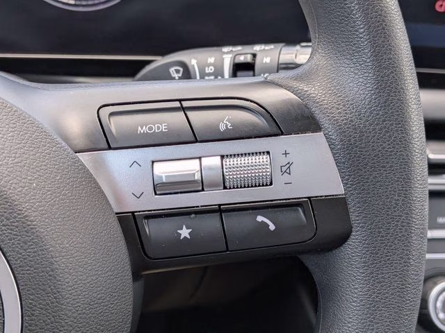 2025 Shimmering Silver Hyundai Tucson SE FWD SUV