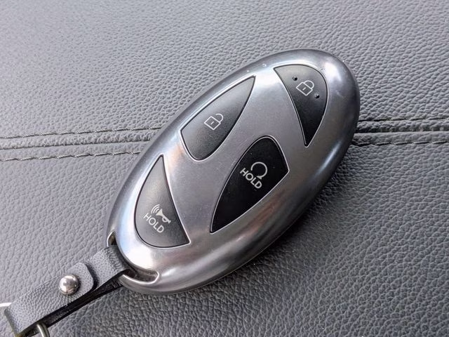 2025 Shimmering Silver Hyundai Tucson SE FWD SUV