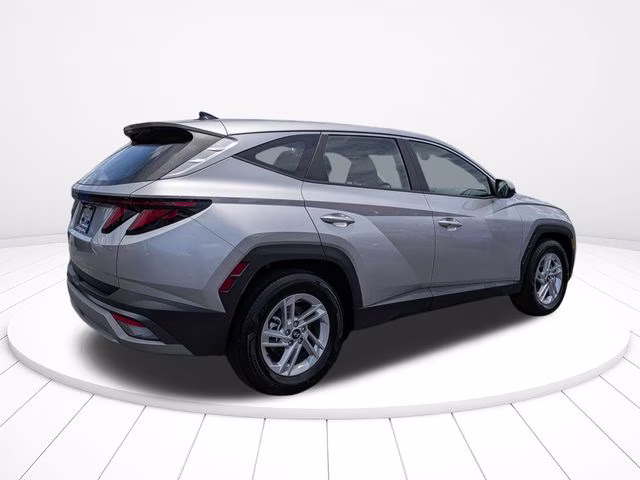 2025 Shimmering Silver Hyundai Tucson SE FWD SUV