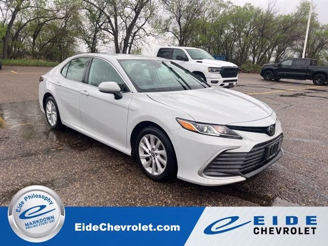 2023 Toyota Camry LE's photo