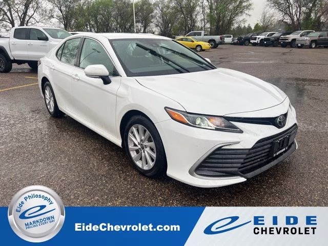 2023 Toyota Camry LE's photo