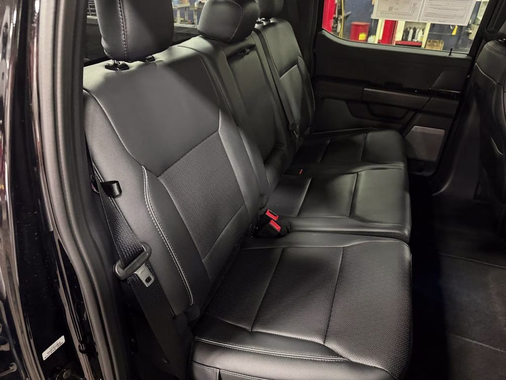 2025 Black Ford F-150 Lariat w/Black Appearance & Tow Haul Pkg 4X4 Truck