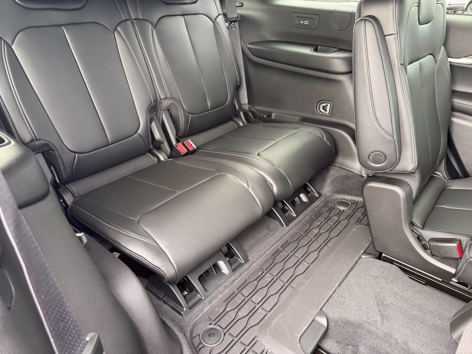 2026 Silver Zynith Jeep Grand Cherokee L Limited 4X4 SUV