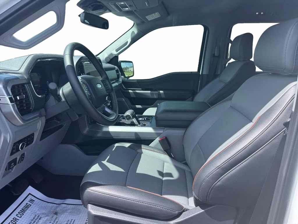 2025 White Metallic Ford F-150 Lariat 4X4 Truck