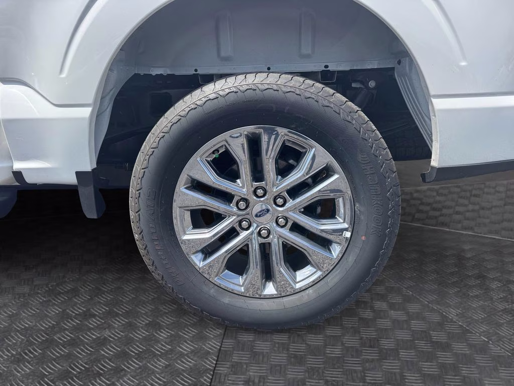 2025 White Metallic Ford F-150 Lariat 4X4 Truck
