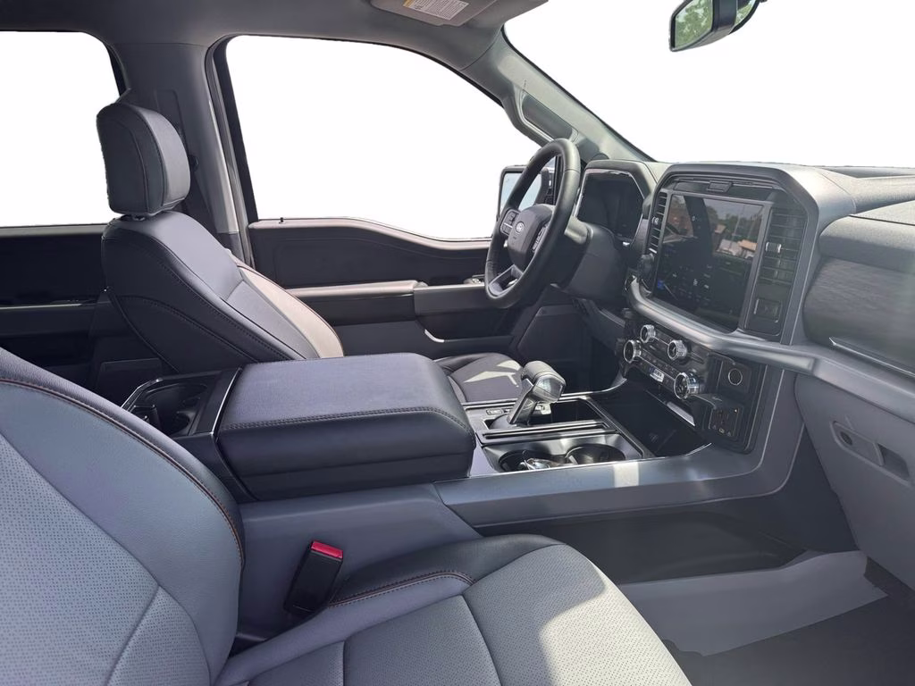 2025 White Metallic Ford F-150 Lariat 4X4 Truck