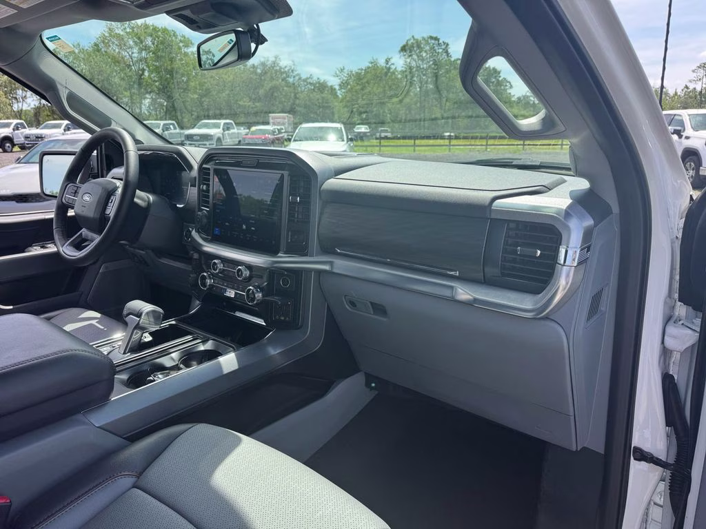 2025 White Metallic Ford F-150 Lariat 4X4 Truck