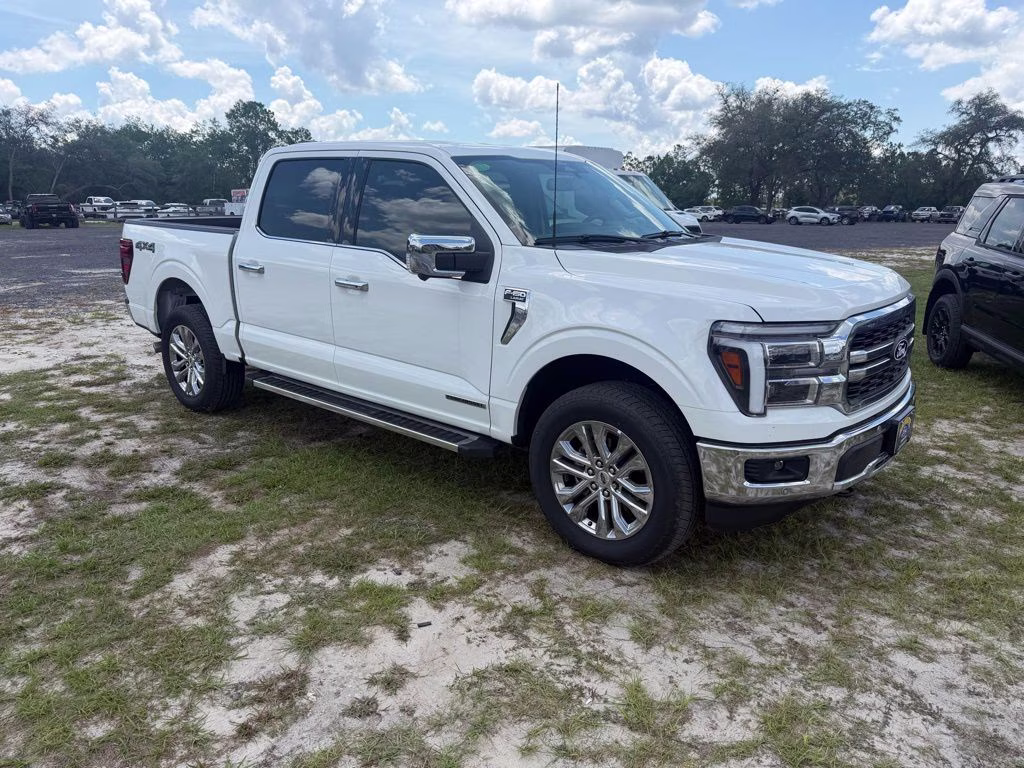 2025 White Metallic Ford F-150 Lariat 4X4 Truck