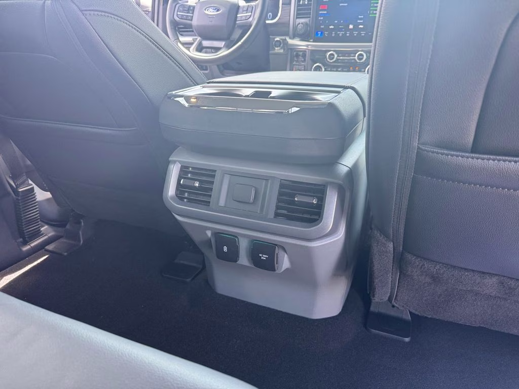 2025 White Metallic Ford F-150 Lariat 4X4 Truck