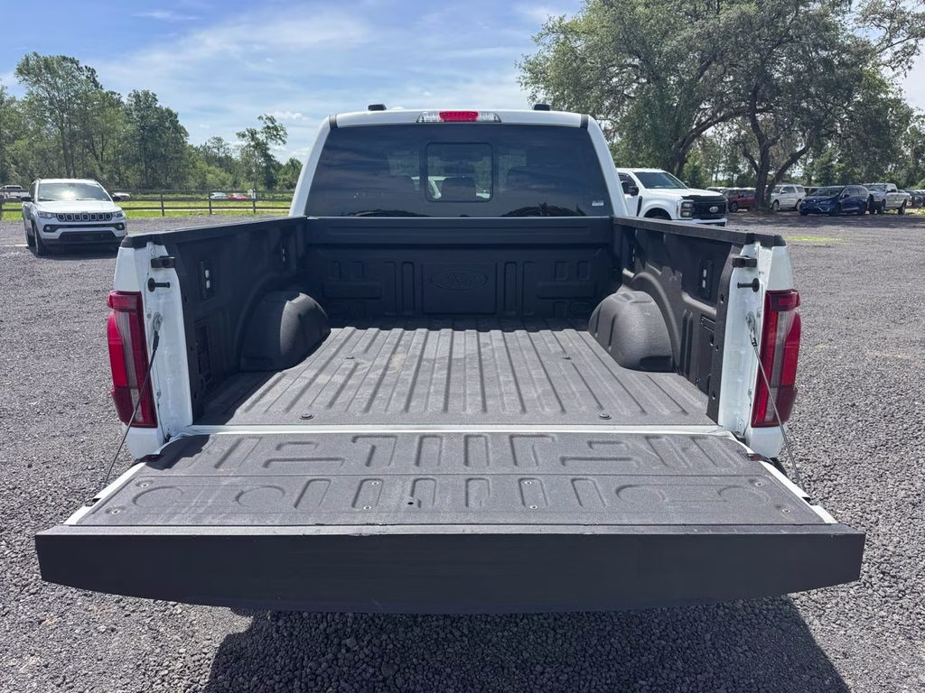 2025 White Metallic Ford F-150 Lariat 4X4 Truck
