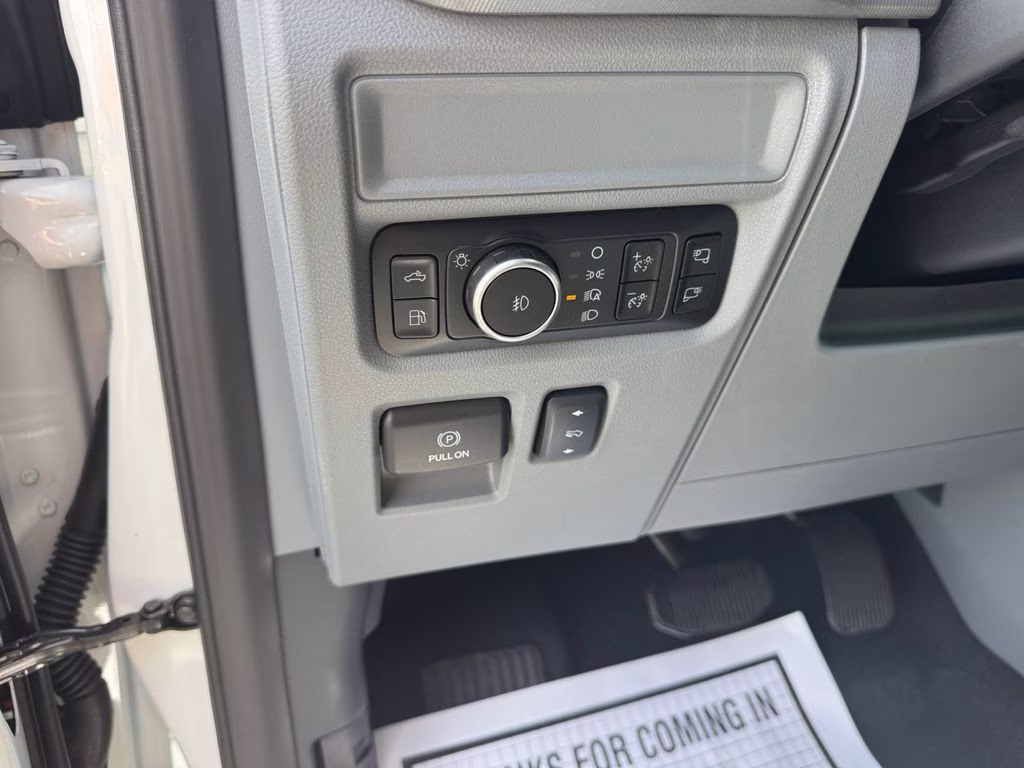 2025 White Metallic Ford F-150 Lariat 4X4 Truck