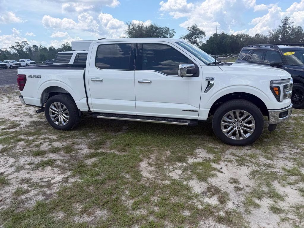 2025 White Metallic Ford F-150 Lariat 4X4 Truck