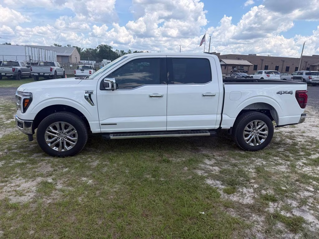 2025 White Metallic Ford F-150 Lariat 4X4 Truck