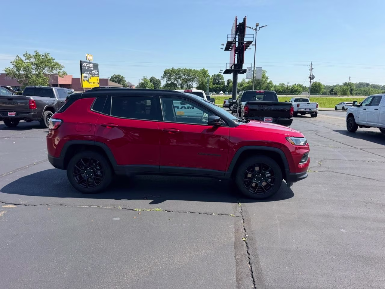 2024 Red Hot Pearlcoat Jeep Compass Latitude 4X4 SUV