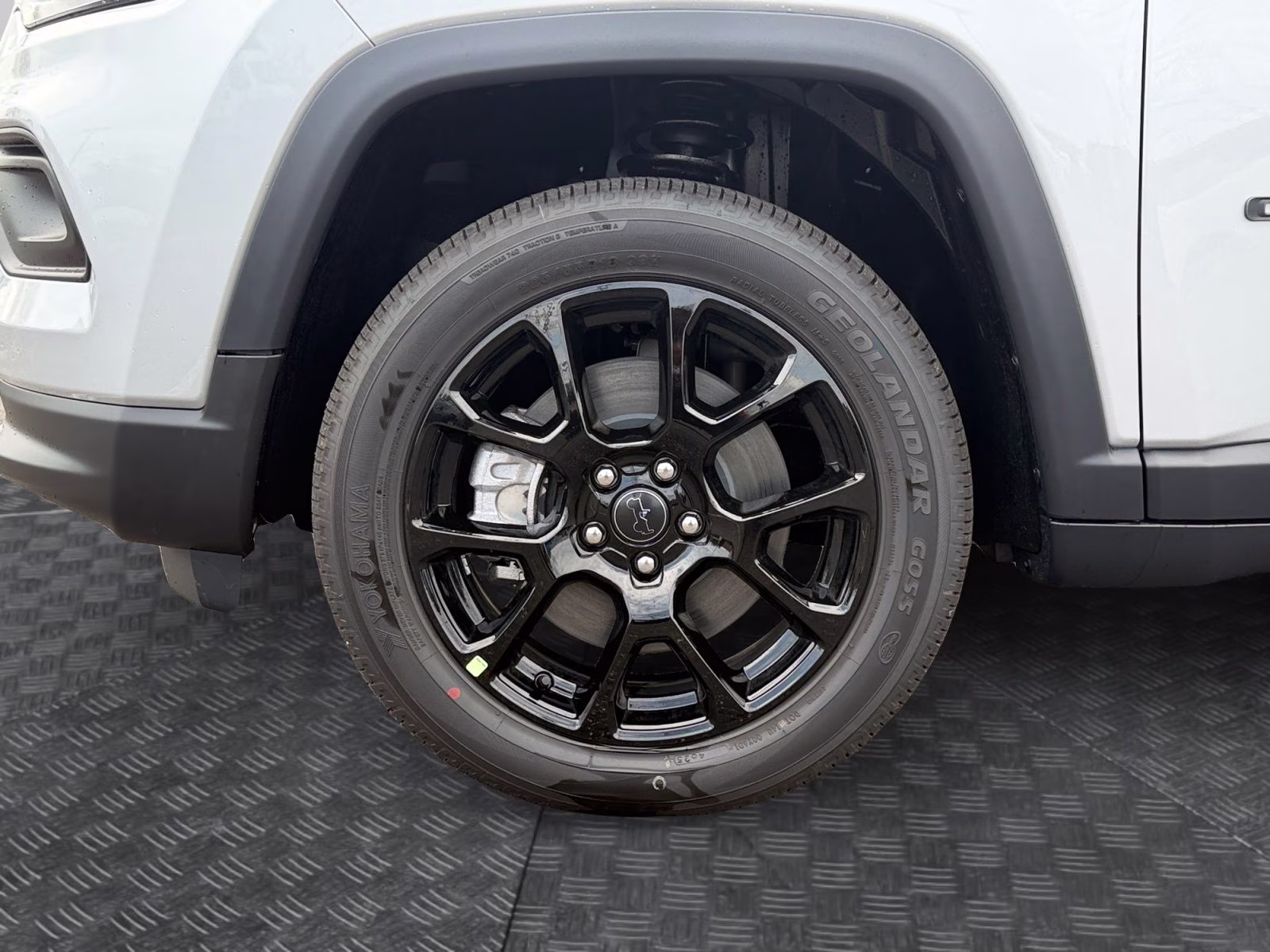 2026 Silver Zynith Metallic Clearcoat Jeep Compass Latitude 4X4 SUV