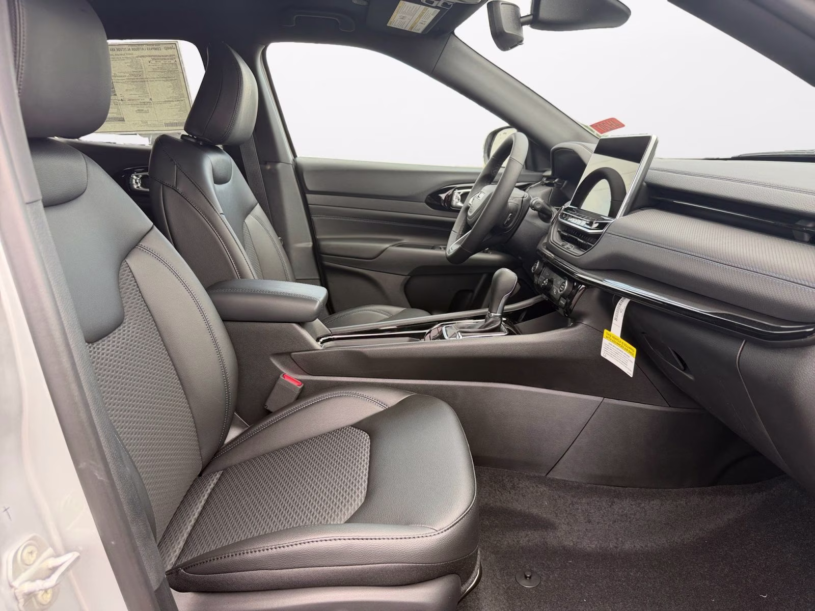 2026 Silver Zynith Metallic Clearcoat Jeep Compass Latitude 4X4 SUV