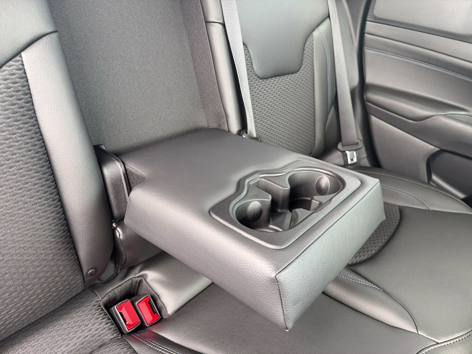 2026 Silver Zynith Metallic Clearcoat Jeep Compass Latitude 4X4 SUV