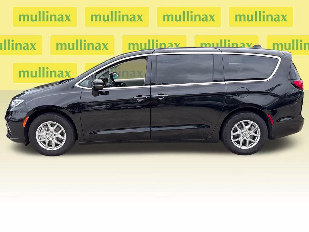 2024 Diamond Black Crystal Pearlcoat Chrysler Pacifica Touring L FWD Van