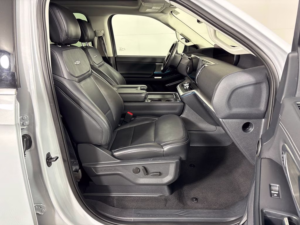 2025 Silver Metallic Ford Expedition Platinum 4X4 SUV