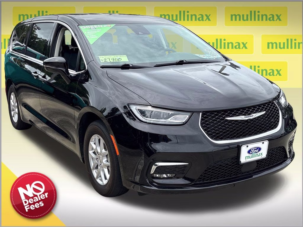2024 Diamond Black Crystal Pearlcoat Chrysler Pacifica Touring L FWD Van