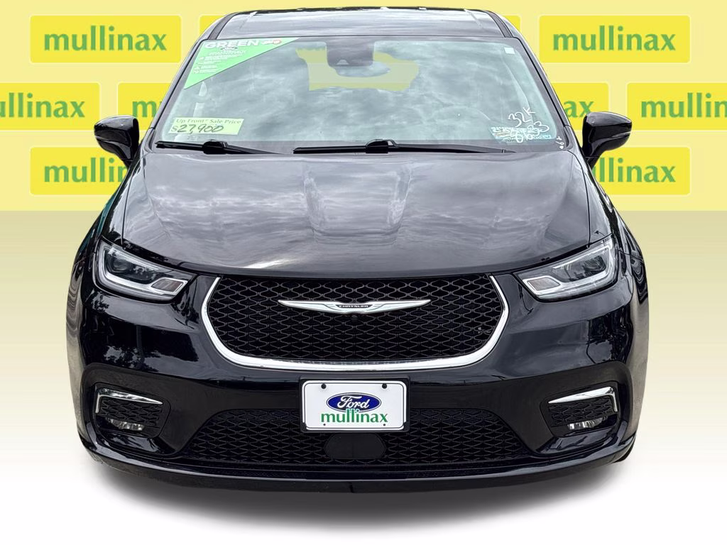 2024 Diamond Black Crystal Pearlcoat Chrysler Pacifica Touring L FWD Van