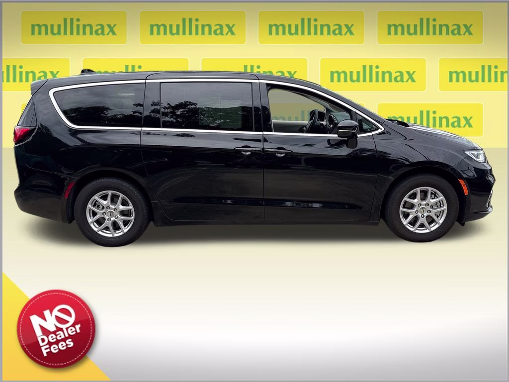 2024 Diamond Black Crystal Pearlcoat Chrysler Pacifica Touring L FWD Van