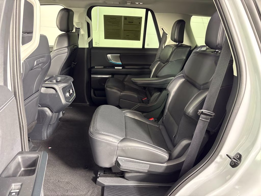 2025 Silver Metallic Ford Expedition Platinum 4X4 SUV