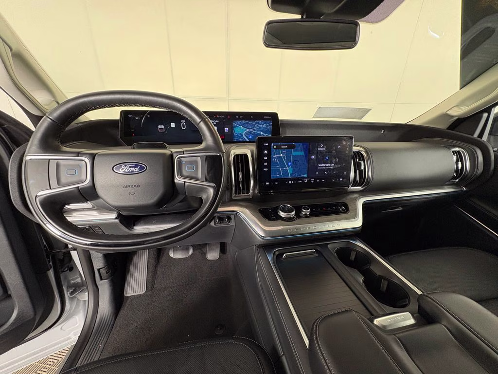 2025 Silver Metallic Ford Expedition Platinum 4X4 SUV