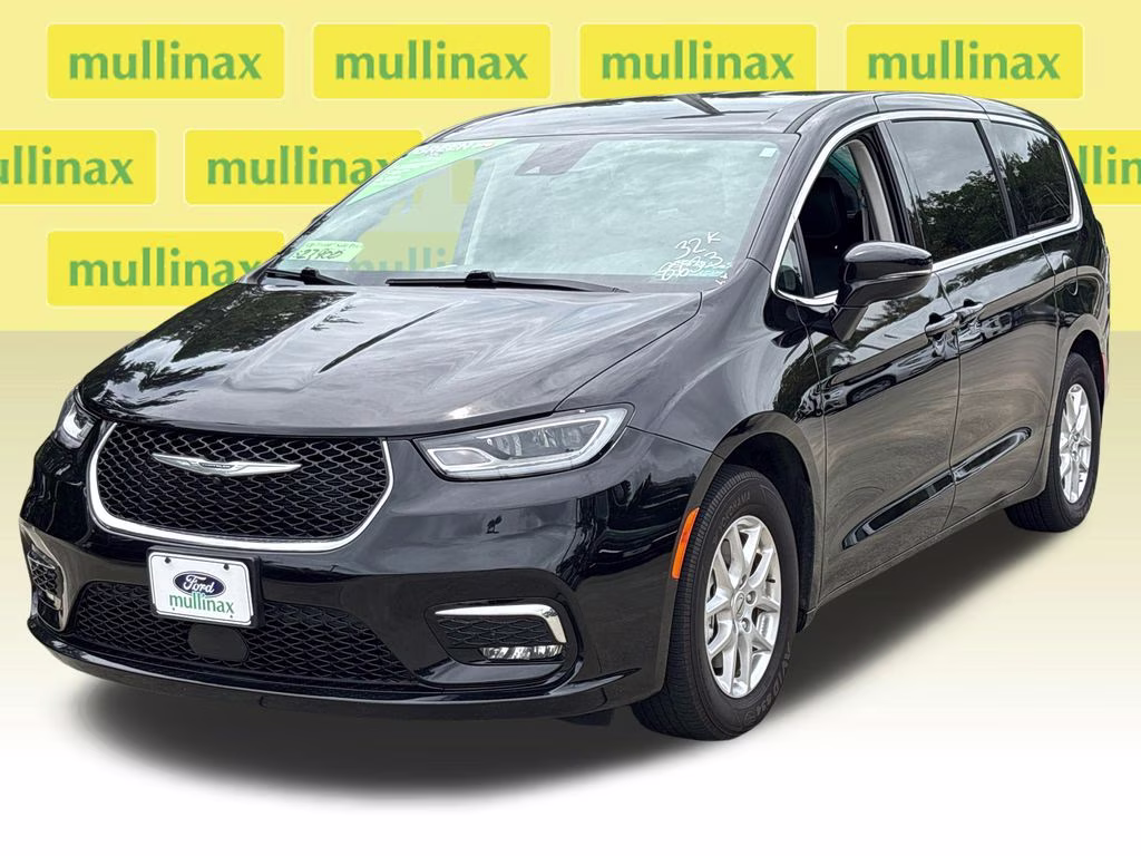 2024 Diamond Black Crystal Pearlcoat Chrysler Pacifica Touring L FWD Van