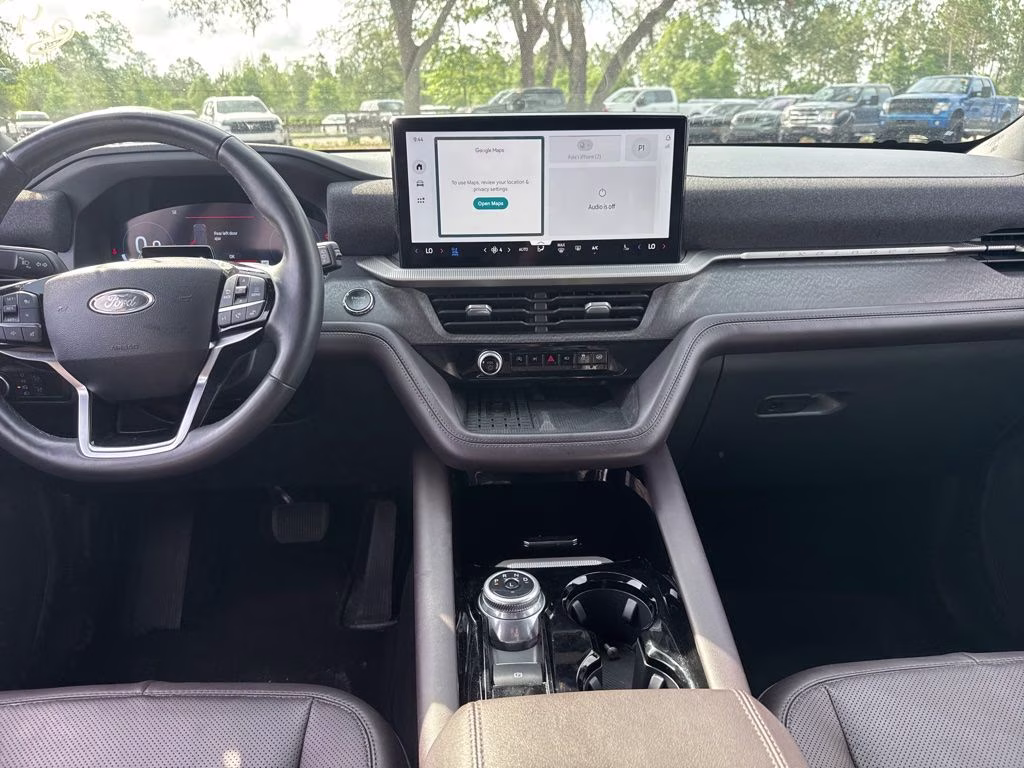 2025 Gray Metallic Ford Explorer Platinum 4X4 SUV