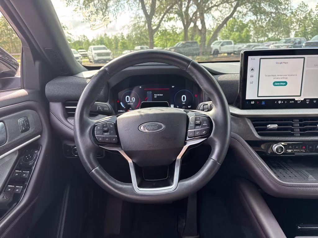 2025 Gray Metallic Ford Explorer Platinum 4X4 SUV