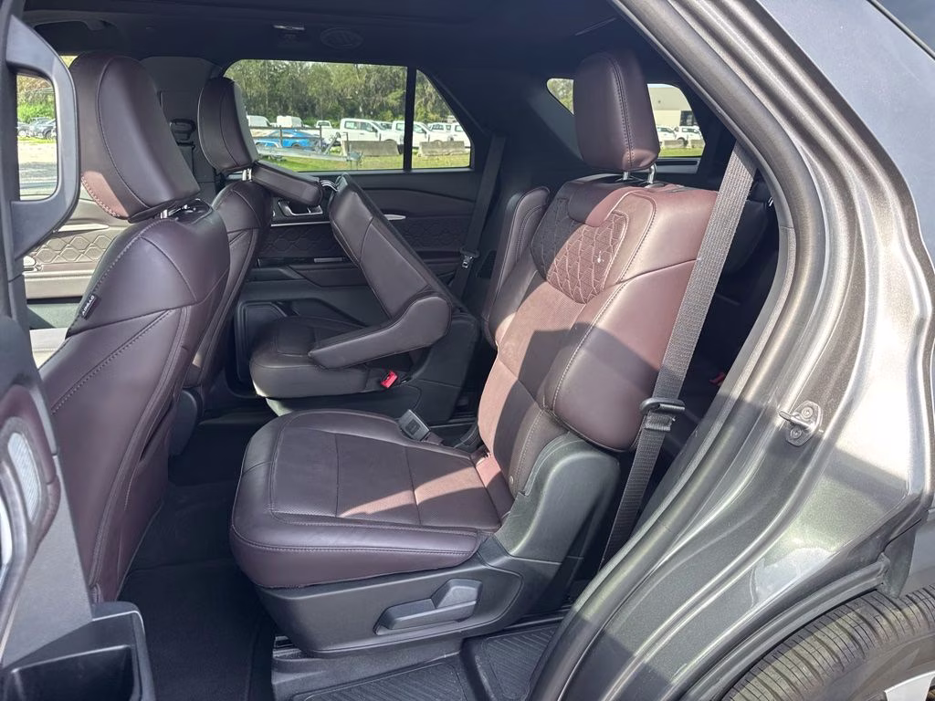 2025 Gray Metallic Ford Explorer Platinum 4X4 SUV