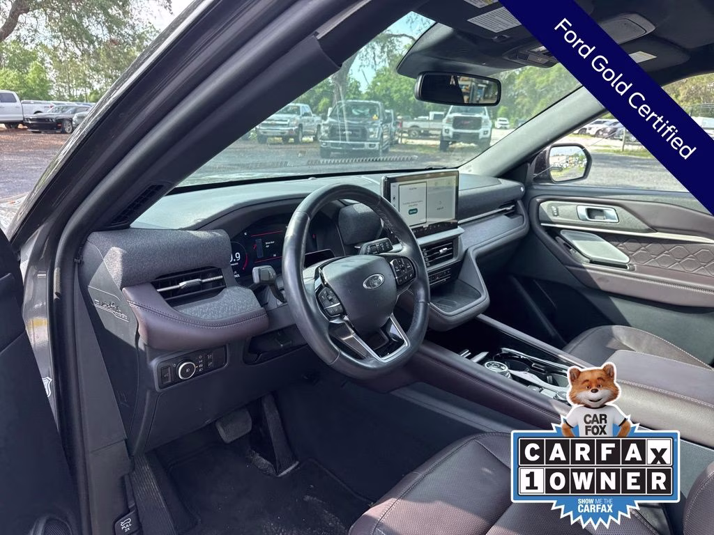 2025 Gray Metallic Ford Explorer Platinum 4X4 SUV