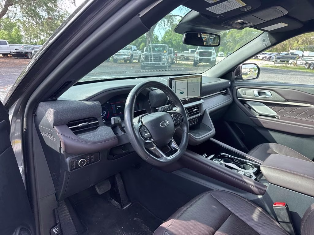 2025 Gray Metallic Ford Explorer Platinum 4X4 SUV