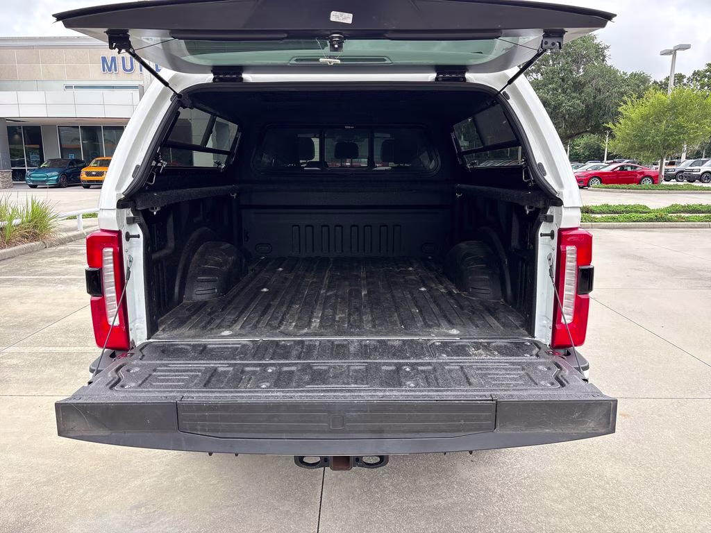 2024 Star White Metallic Tri-Coat Ford Super Duty F-350 SRW Lariat 4X4 Truck