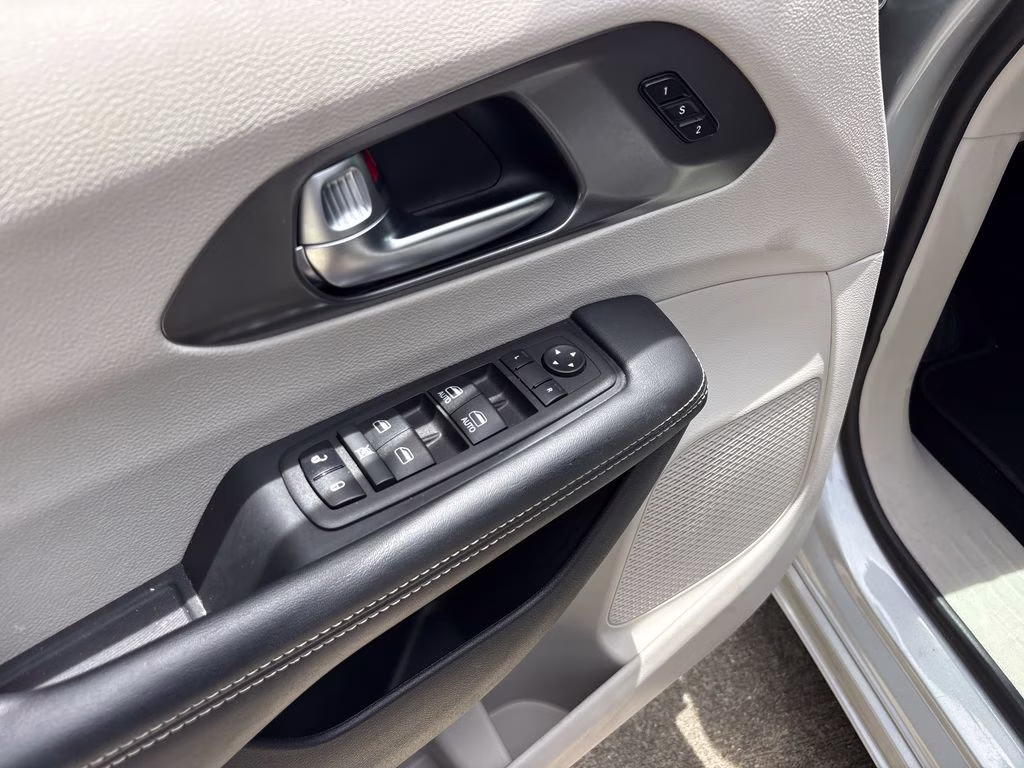 2024 Silver Mist Clearcoat Chrysler Pacifica Touring L FWD Van
