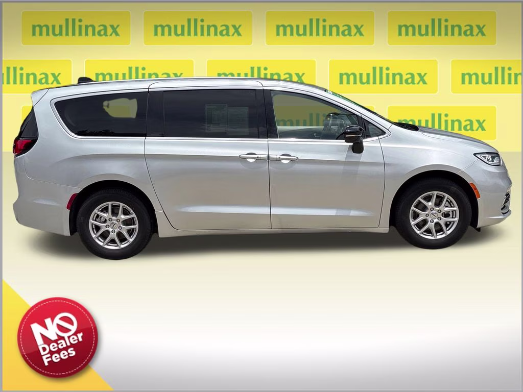 2024 Silver Mist Clearcoat Chrysler Pacifica Touring L FWD Van