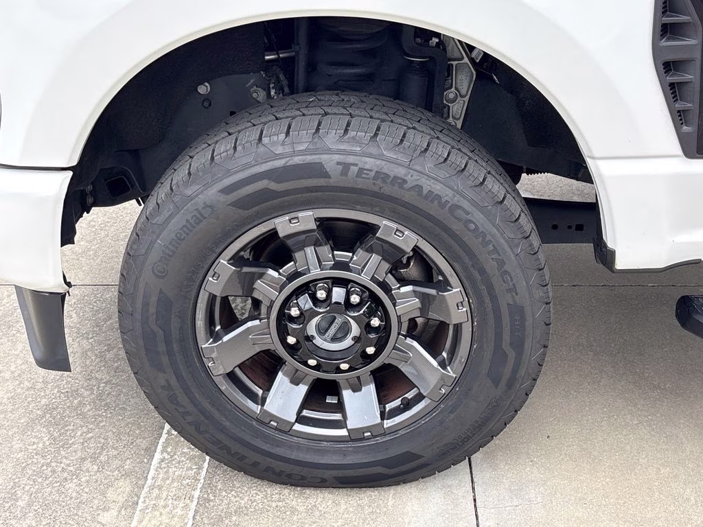 2024 Star White Metallic Tri-Coat Ford Super Duty F-350 SRW Lariat 4X4 Truck