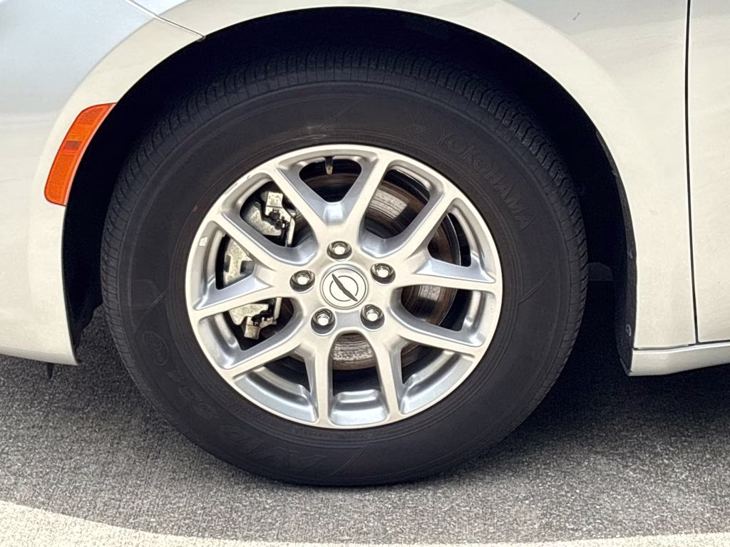 2024 Silver Mist Clearcoat Chrysler Pacifica Touring L FWD Van