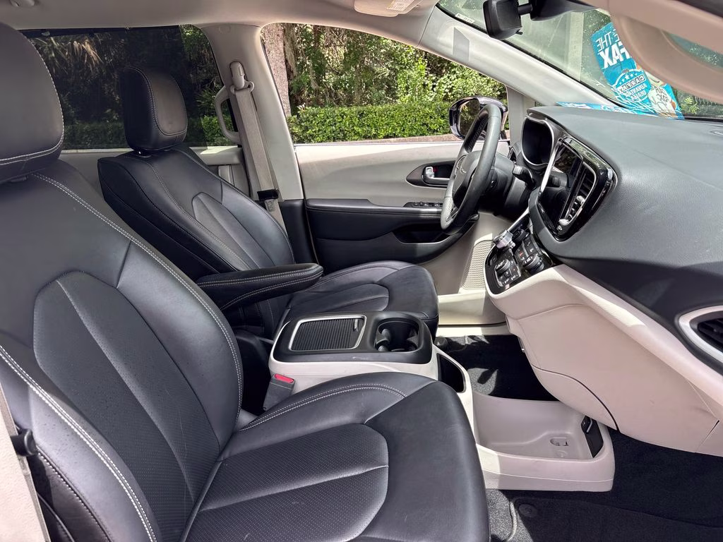 2024 Silver Mist Clearcoat Chrysler Pacifica Touring L FWD Van