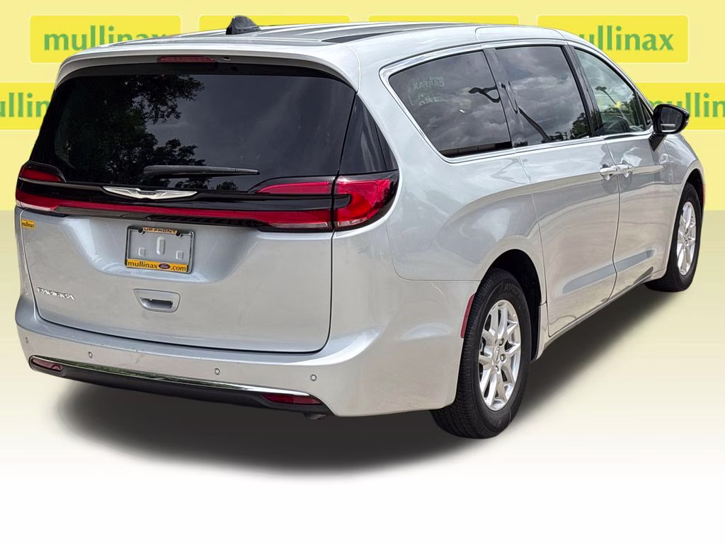 2024 Silver Mist Clearcoat Chrysler Pacifica Touring L FWD Van