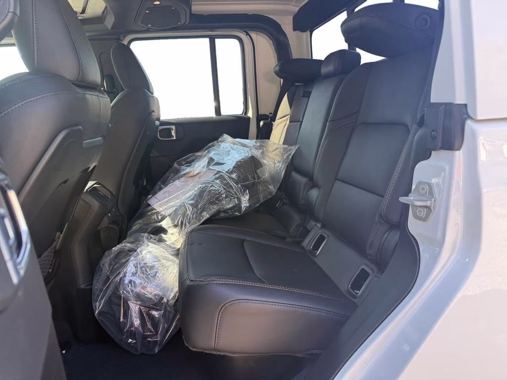 2026 Bright White Clearcoat Jeep Gladiator Sahara 4X4 Truck