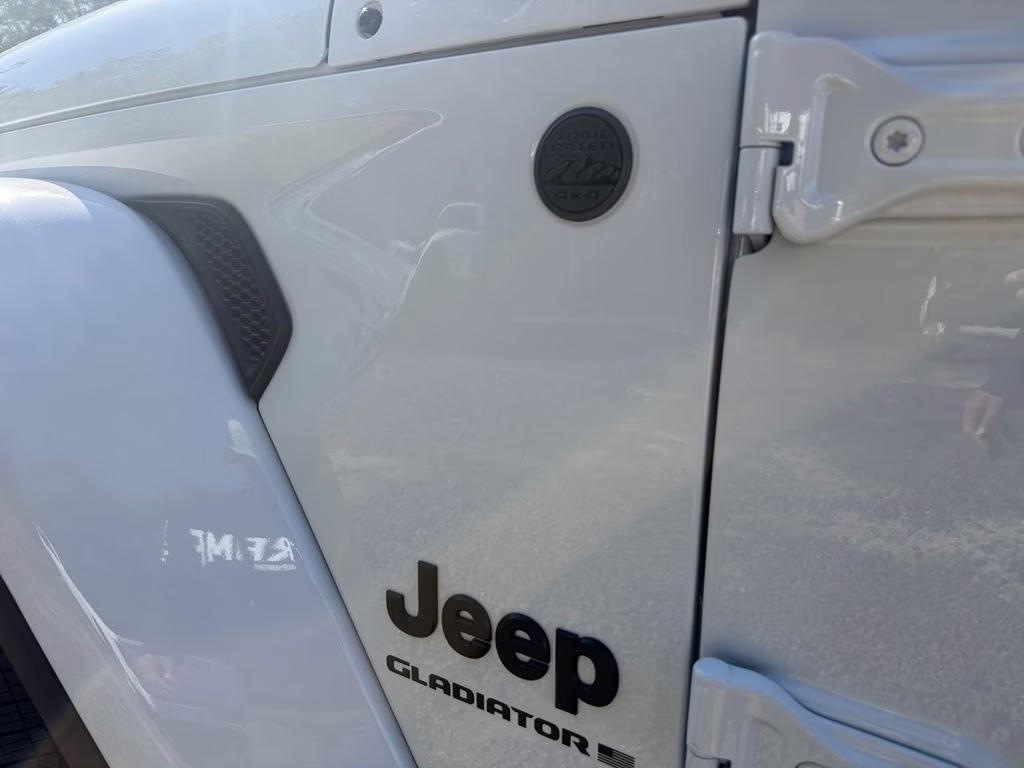 2026 Bright White Clearcoat Jeep Gladiator Sahara 4X4 Truck