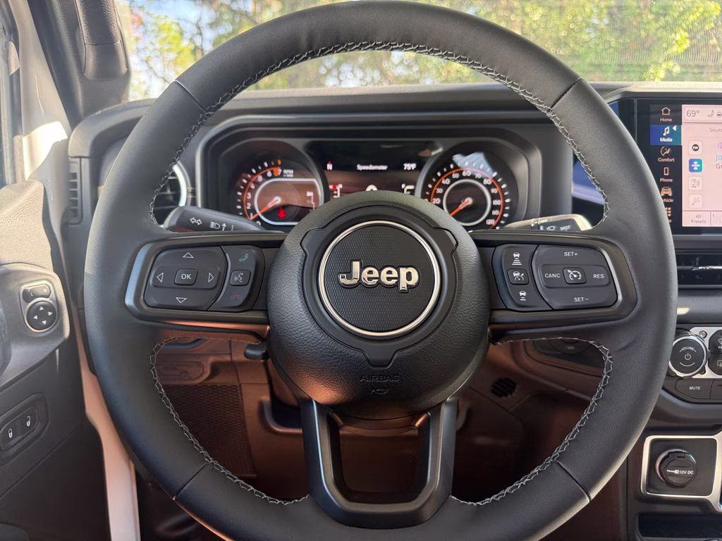 2026 Bright White Clearcoat Jeep Gladiator Sahara 4X4 Truck